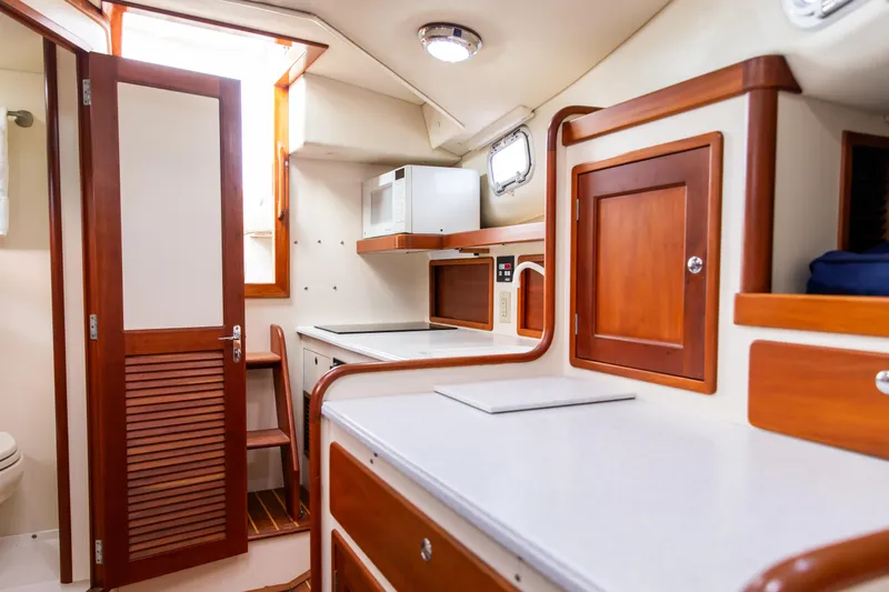 Kemosabe Yacht Photos Pics 