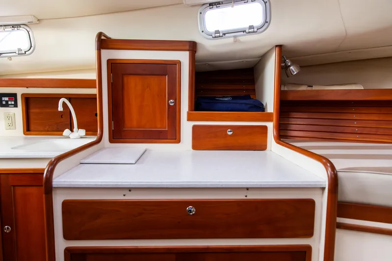 Kemosabe Yacht Photos Pics 