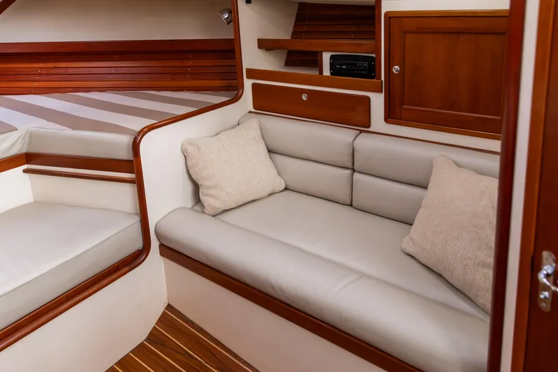 Kemosabe Yacht Photos Pics 