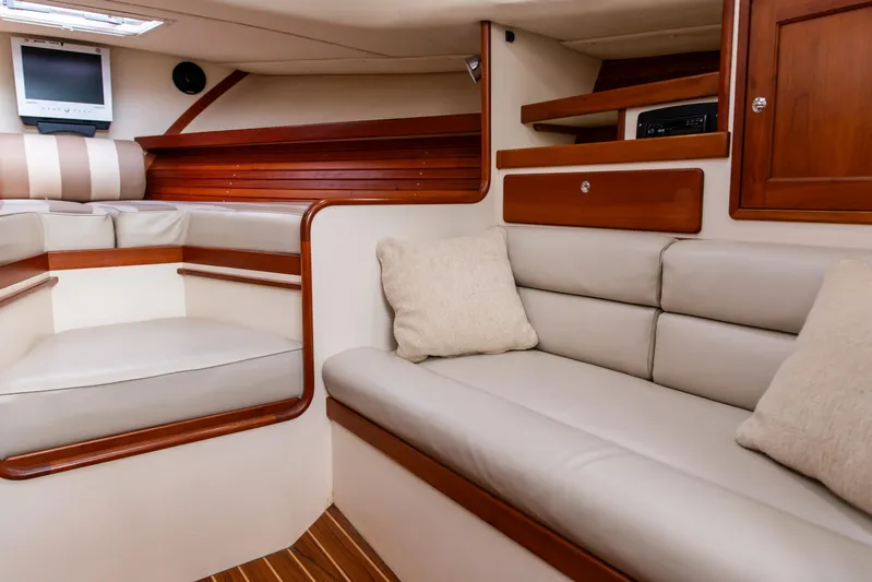 Kemosabe Yacht Photos Pics 