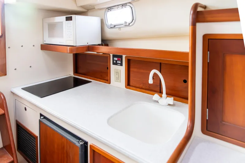 Kemosabe Yacht Photos Pics 