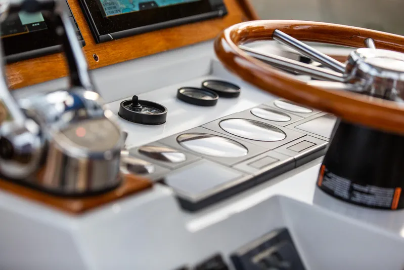 Kemosabe Yacht Photos Pics 