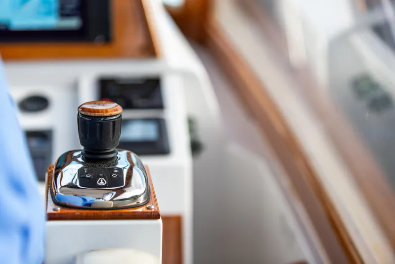 Kemosabe Yacht Photos Pics 