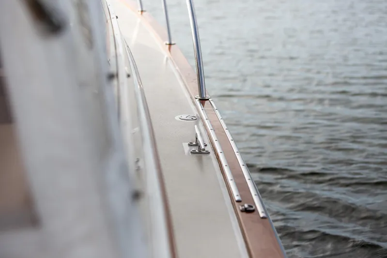 Kemosabe Yacht Photos Pics 