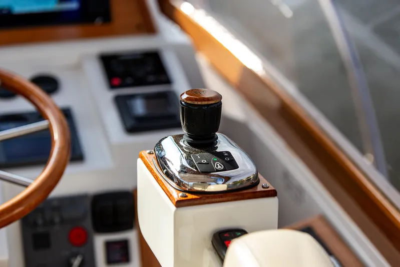 Kemosabe Yacht Photos Pics 