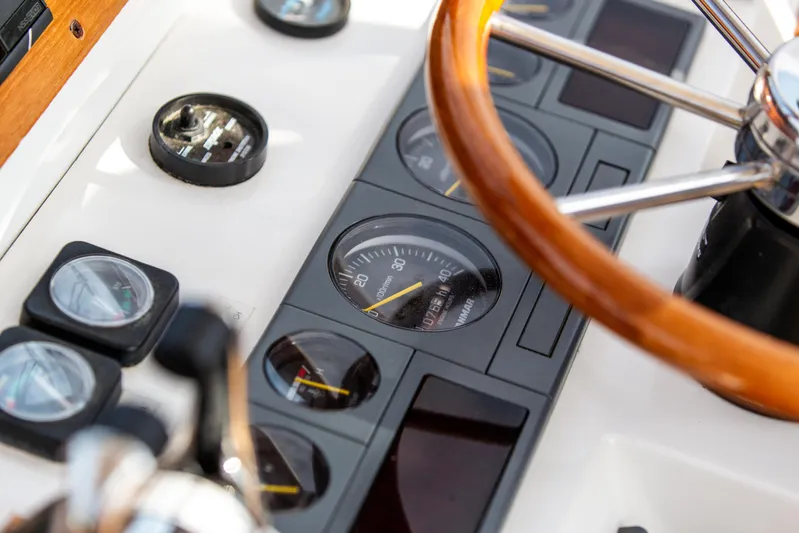 Kemosabe Yacht Photos Pics 