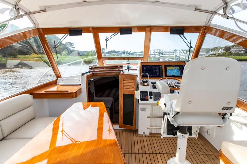 Kemosabe Yacht Photos Pics 