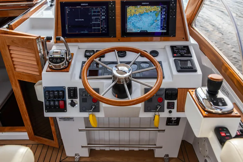 Kemosabe Yacht Photos Pics 