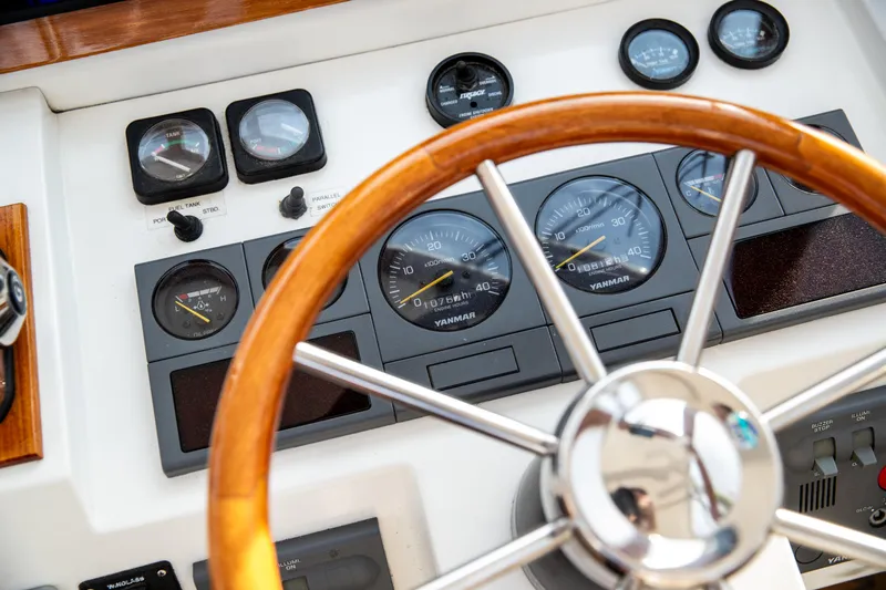 Kemosabe Yacht Photos Pics 