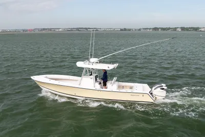 Regulator 32 Center Console