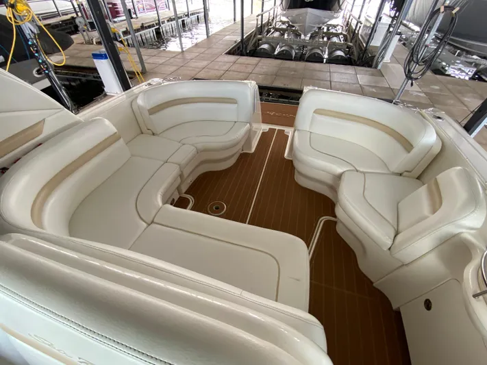  Yacht Photos Pics Luxurious seating area on a 2008 Sea Ray 38 Sundancer yacht.