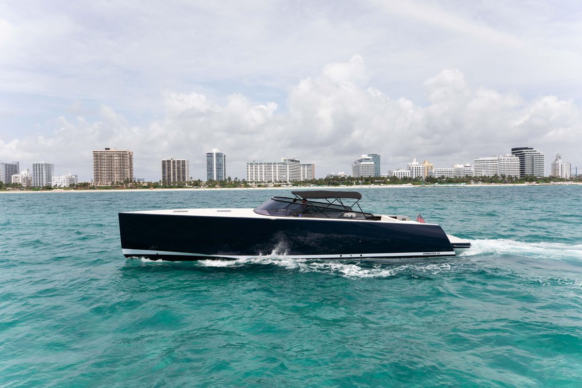 2017 VanDutch 55 