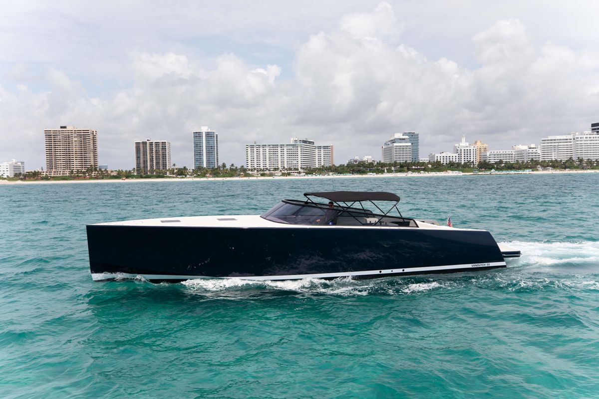 2017 VanDutch 55 
