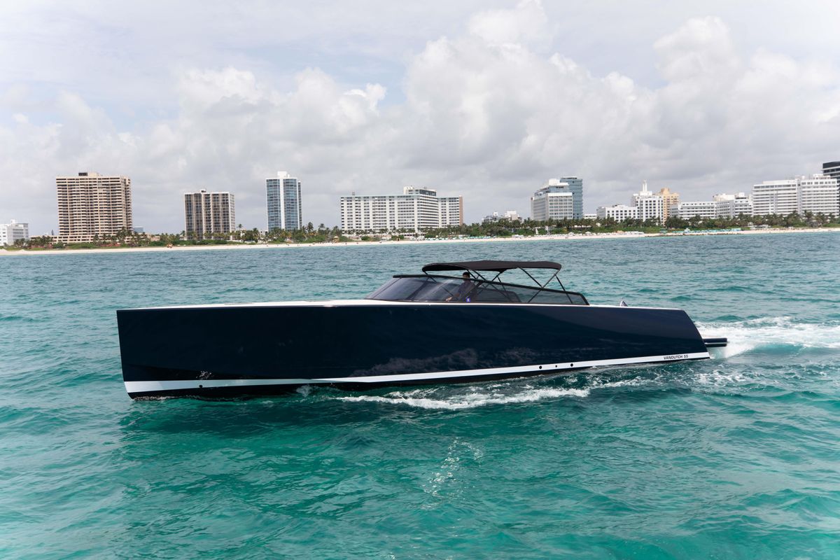 2017 VanDutch 55 