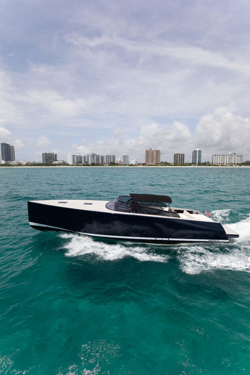 2017 VanDutch 55 