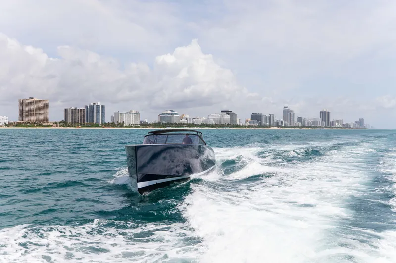 M/y 55 Van Dutch Yacht Photos Pics VanDutch 55 yacht cruising near city skyline, 2017 model.