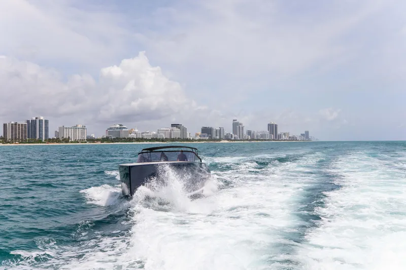 M/y 55 Van Dutch Yacht Photos Pics VanDutch 55 yacht cruising near a city skyline, 2017 model.