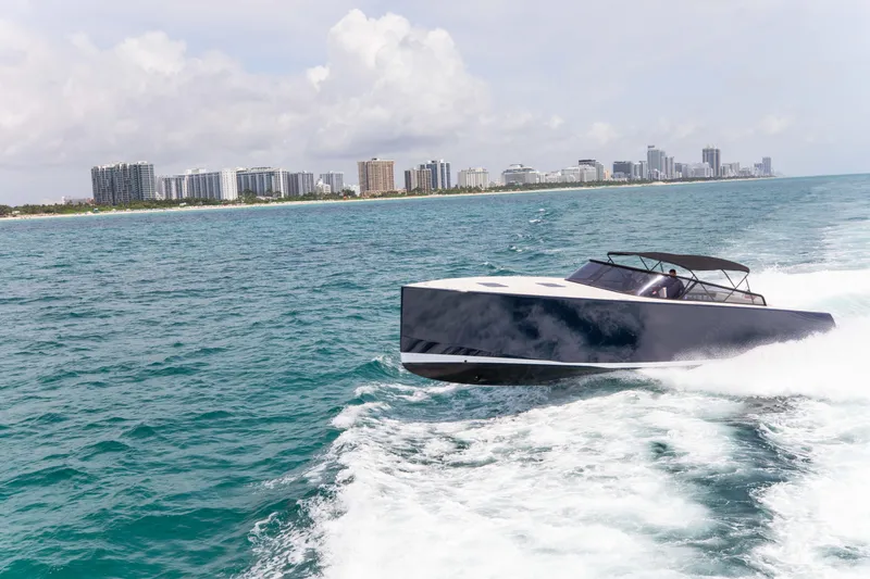 M/y 55 Van Dutch Yacht Photos Pics VanDutch 55 yacht cruising near a city skyline, 2017 model.