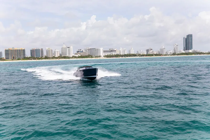 M/y 55 Van Dutch Yacht Photos Pics VanDutch 55 yacht cruising near a city skyline, 2017 model.