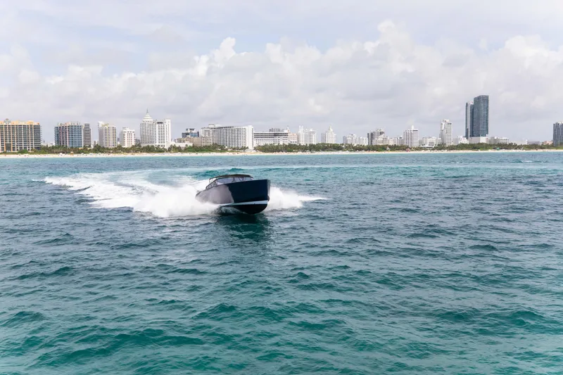M/y 55 Van Dutch Yacht Photos Pics VanDutch 55 yacht cruising near city skyline, 2017 model.
