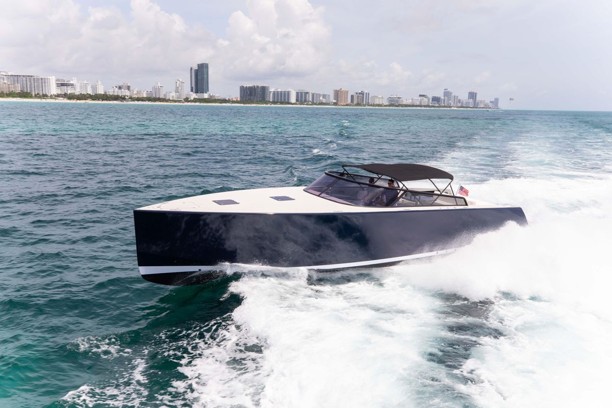 2017 VanDutch 55 
