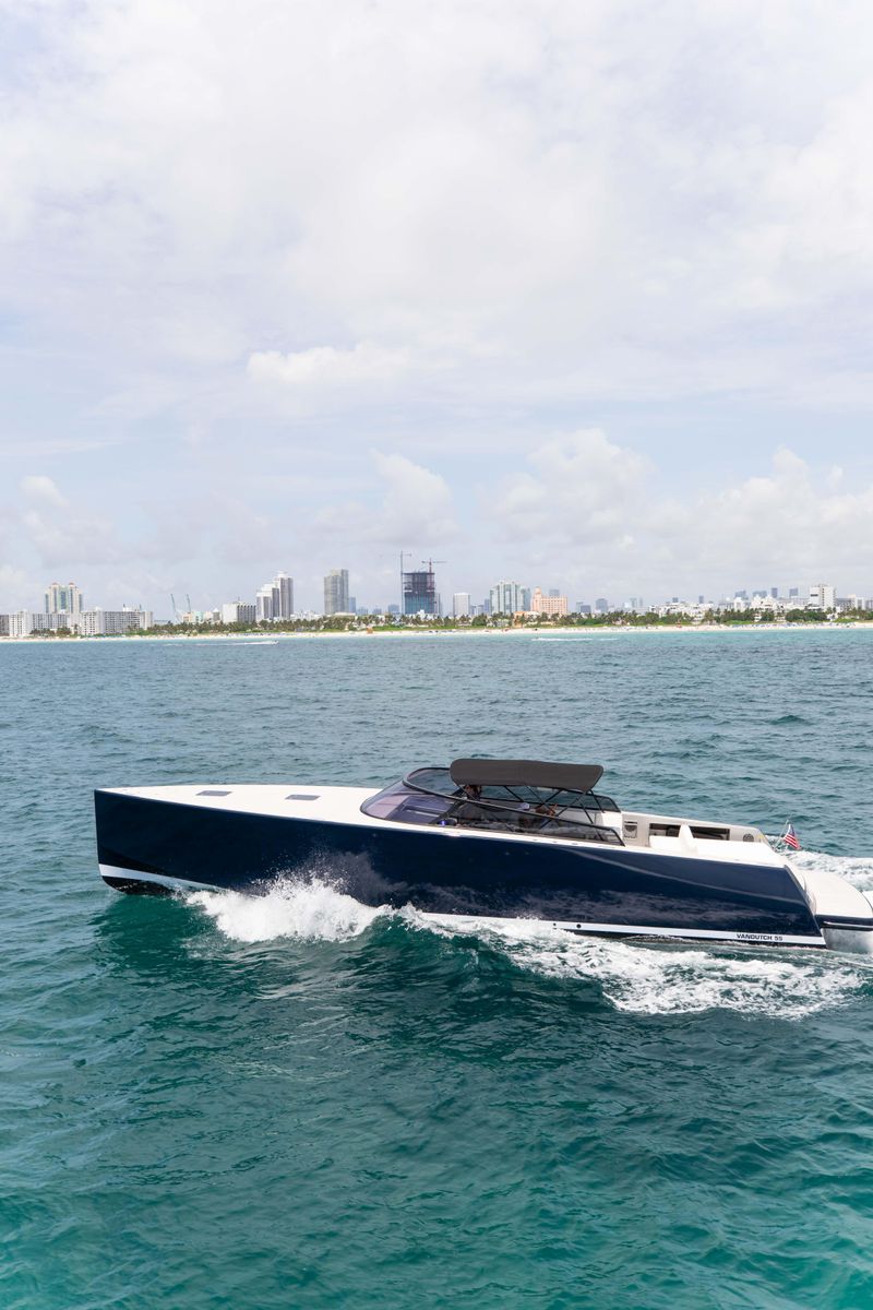 2017 VanDutch 55 