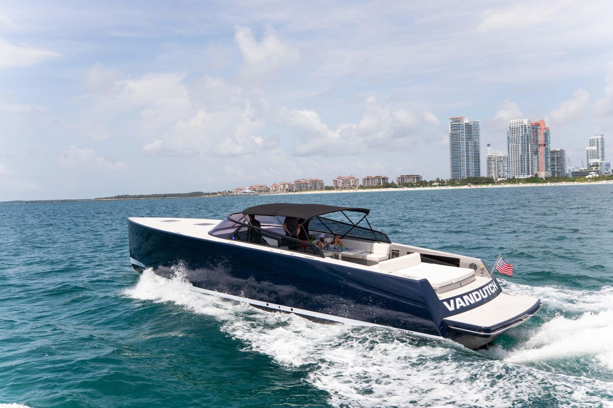 2017 VanDutch 55 