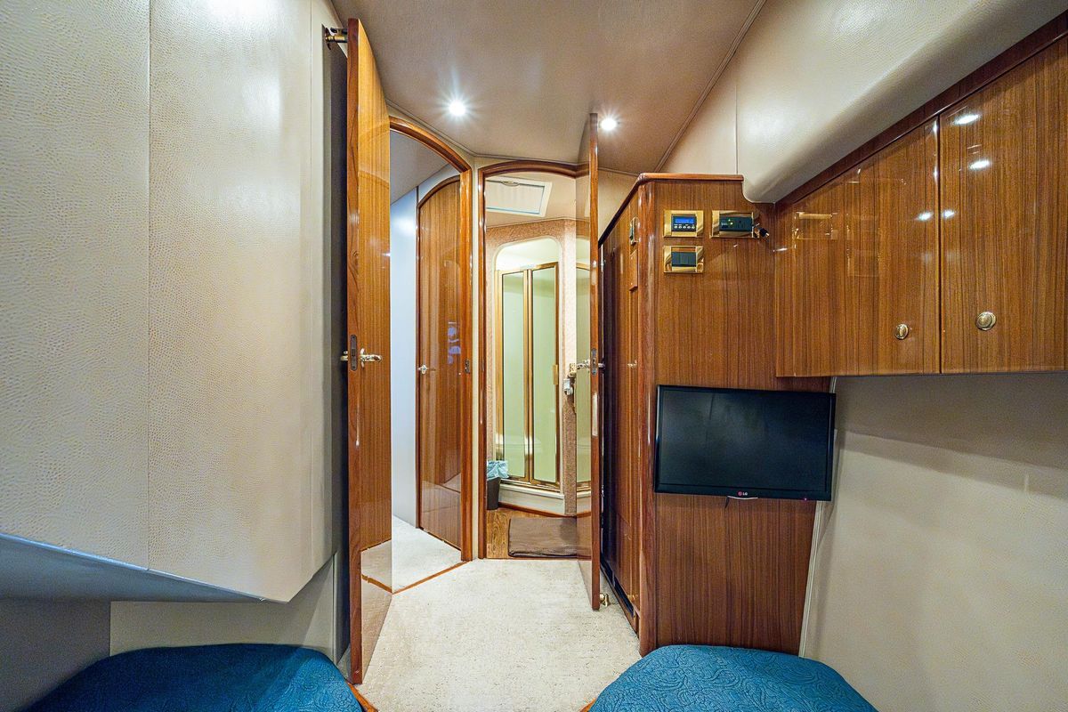 2007 Viking 64 