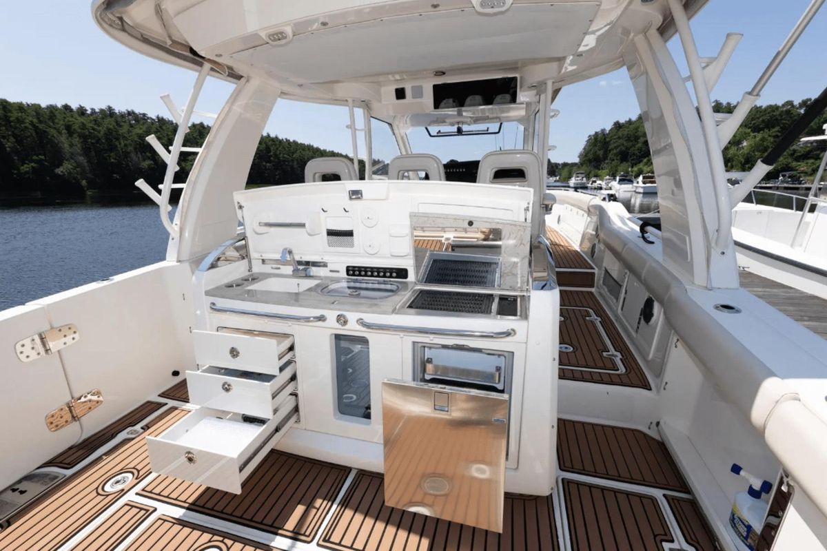2017 Boston Whaler 42 