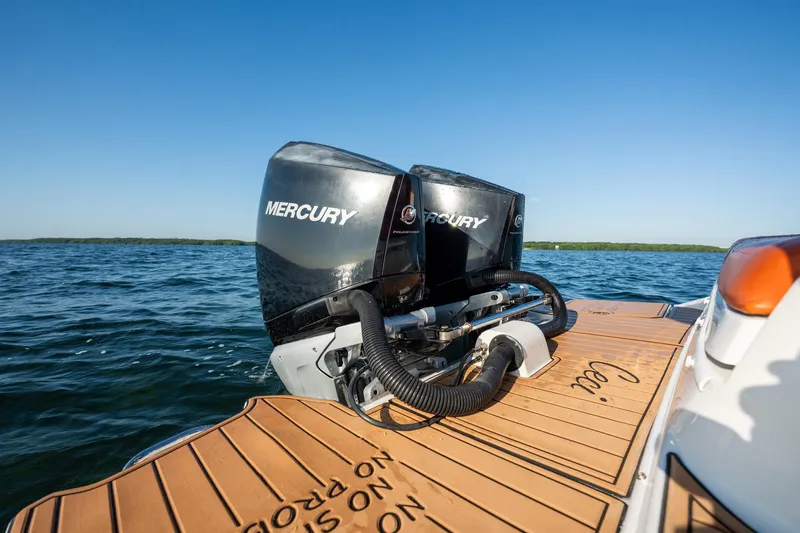 Ceci Yacht Photos Pics 2019 Sea Ray SDX 290 Outboard with dual Mercury engines on open water.