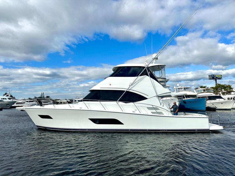 2015 Riviera 50 Enclosed Flybridge