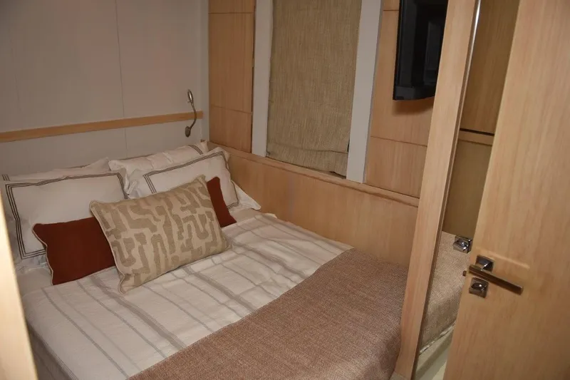 Yacht Photos Pics Cozy bedroom interior in 2007 Azimut 86S yacht with modern decor.