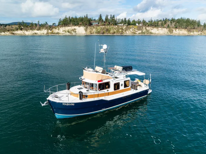 Toujours Yacht Photos Pics 