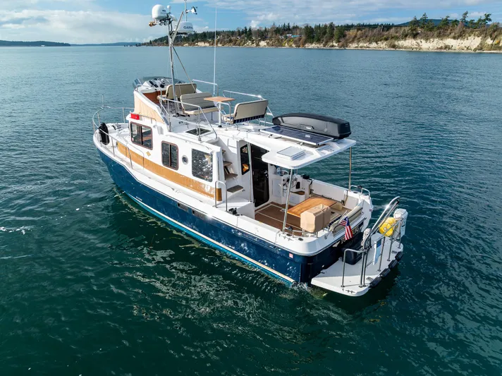 Toujours Yacht Photos Pics 