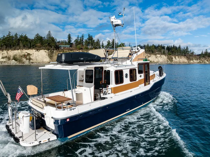 Toujours Yacht Photos Pics 