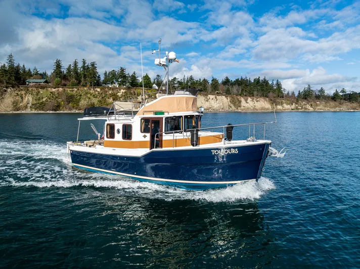 Toujours Yacht Photos Pics 