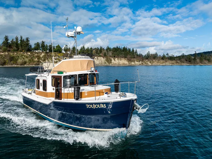 Toujours Yacht Photos Pics 