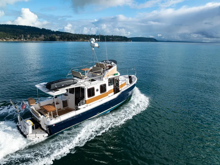 Toujours Yacht Photos Pics 