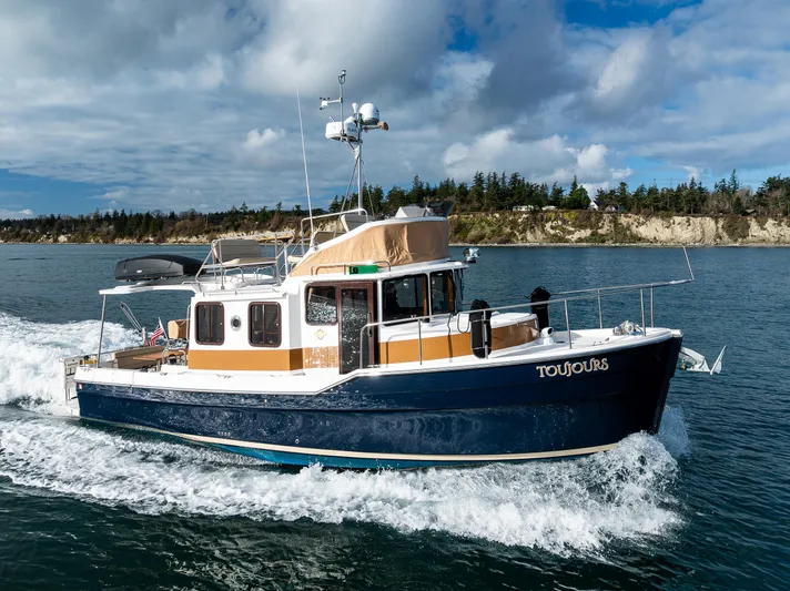 Toujours Yacht Photos Pics 