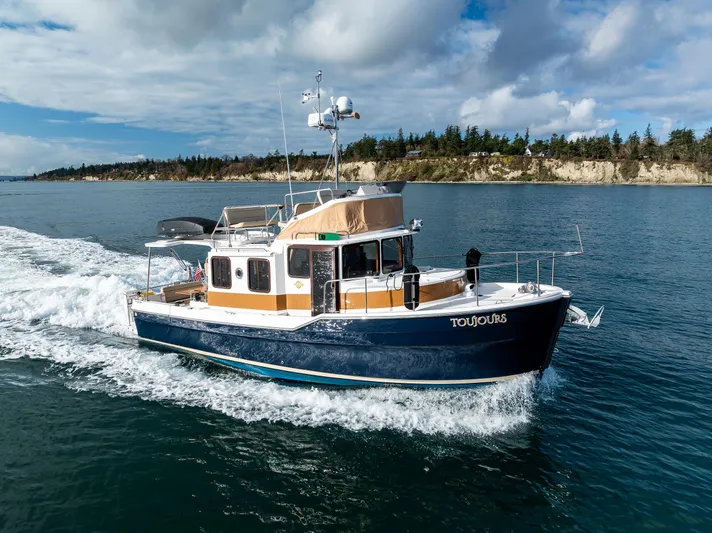 Toujours Yacht Photos Pics 