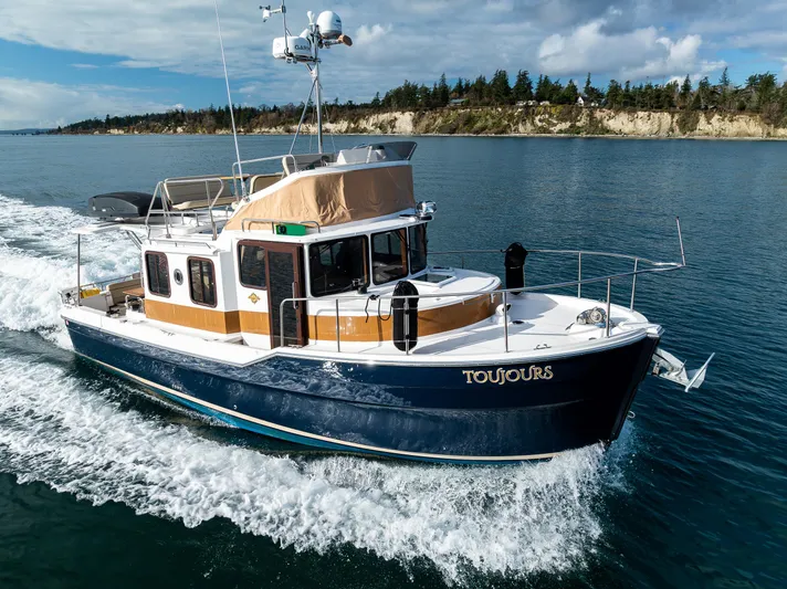 Toujours Yacht Photos Pics 