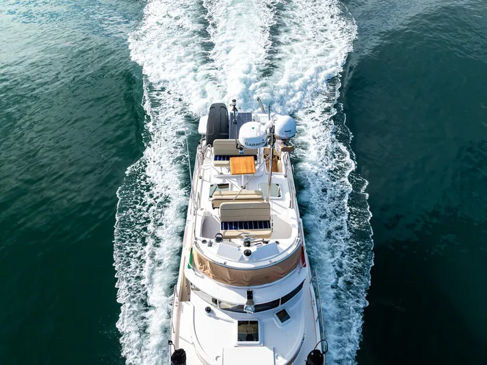 Toujours Yacht Photos Pics 