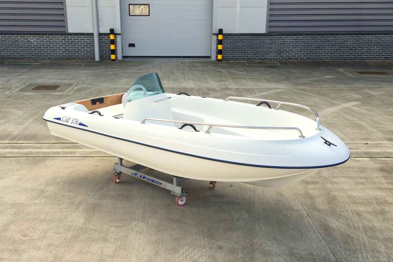 2023 Rigiflex CAP 370 Console Version