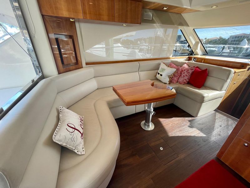 2014 Riviera 5000 Sport Yacht