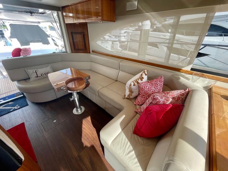 2014 Riviera 5000 Sport Yacht