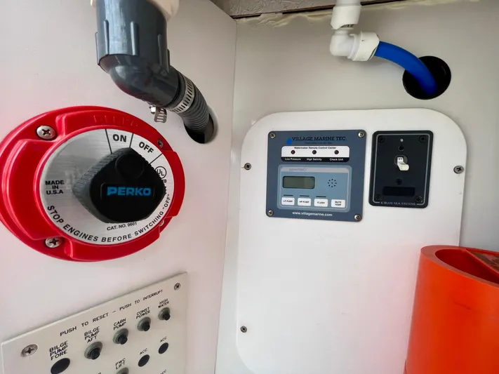 Aloha Spirit Yacht Photos Pics Control panel of a 2003 Formula 40 PC boat with Perko switch and wiring.