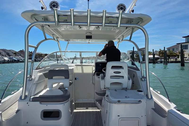  Yacht Photos Pics 2007 Boston Whaler 305 Conquest boat interior with helm, seats, and ocean view.