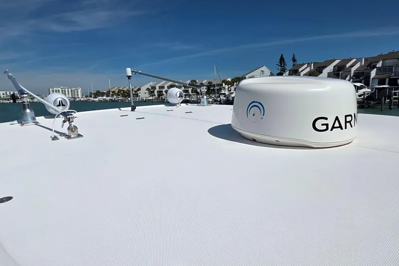  Yacht Photos Pics 2007 Boston Whaler 305 Conquest boat deck with Garmin radar, docked in marina.