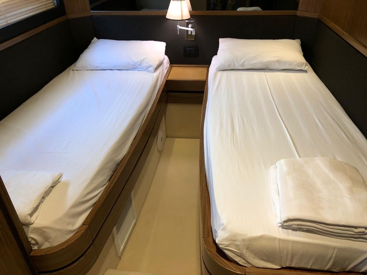 2016 Azimut 68 
