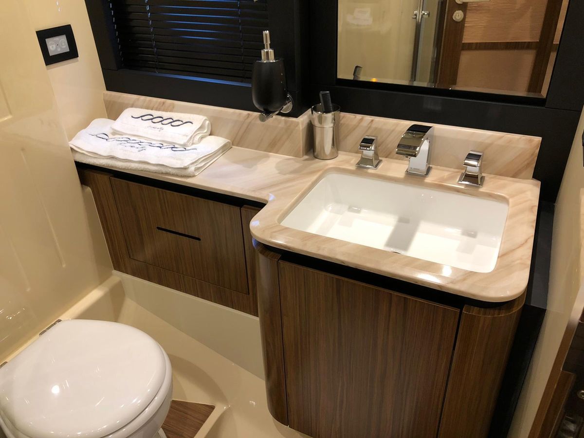 2016 Azimut 68 